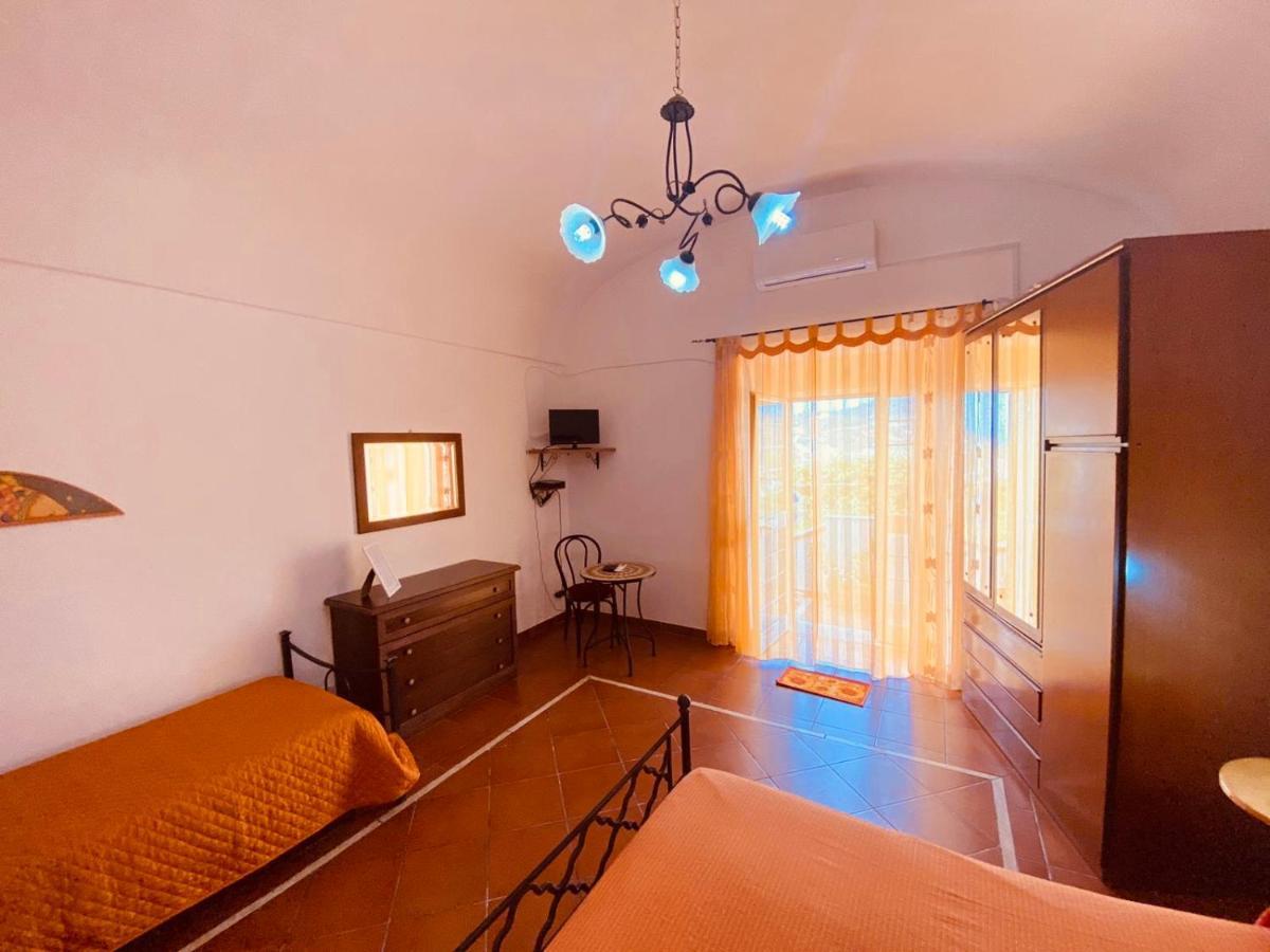 Casa Ninetta - Immobilevante Ponza Kültér fotó
